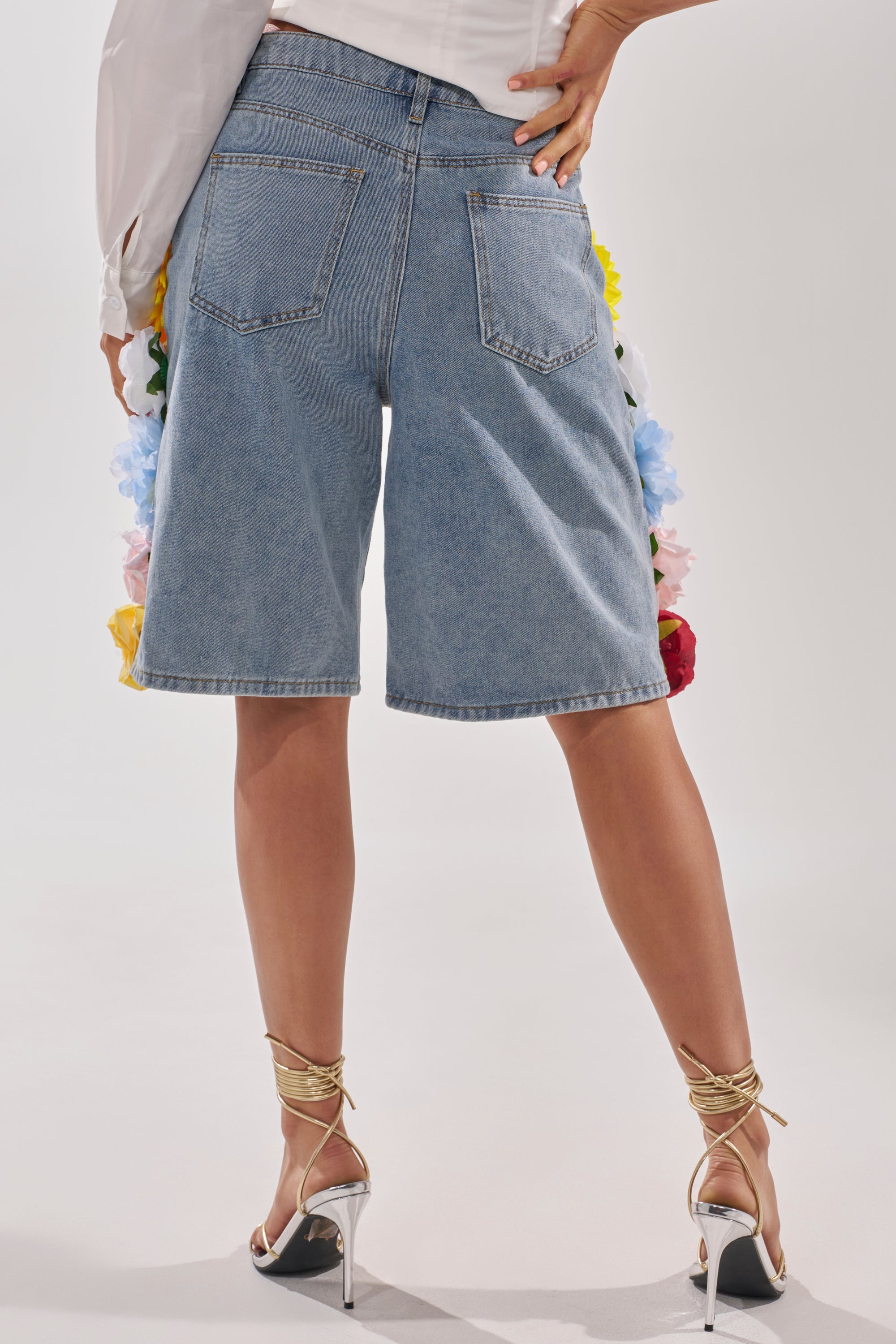 FLOWER POWER BERMUDA SHORT