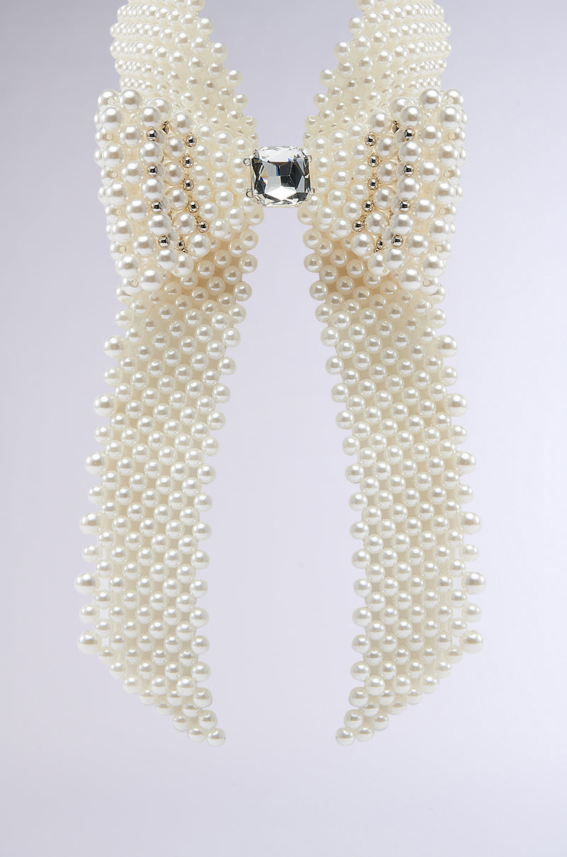 BUTTONED UP PEARL COLLAR