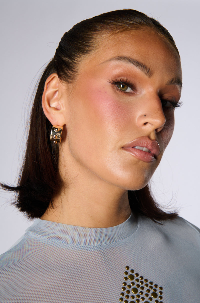 CHUNKY GOLD HOOP EARRING