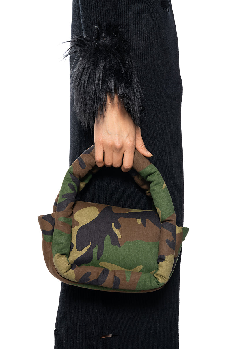 CAMO PUFFER BAG
